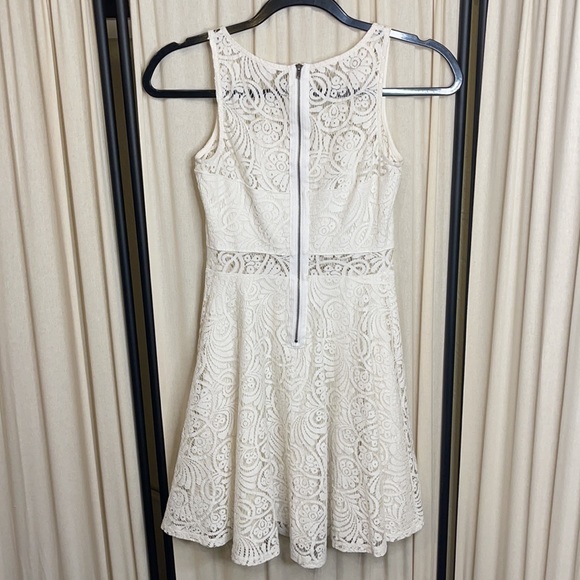 🎉HP🎉GORGEOUS DELICATE LACE DRESS- CREAM WHITE XS - Picture 10 of 10